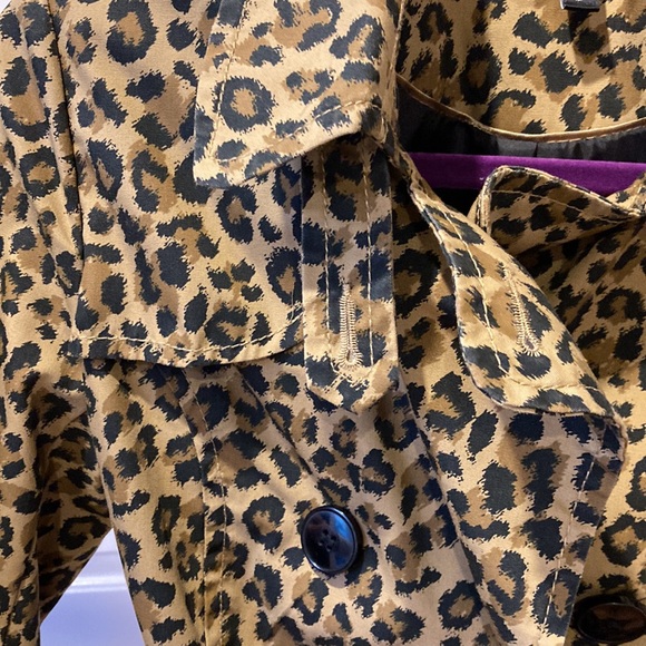 H&M leopard rain jacket. Double-breasted. Belted.  Size 8 - Picture 3 of 10